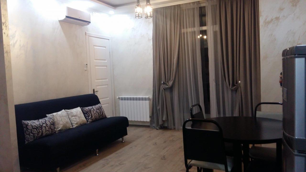 Real Palace 18 Pirosmani Apartment Batumi Bagian luar foto