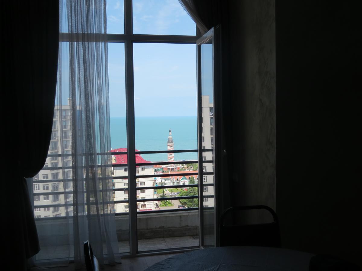 Real Palace 18 Pirosmani Apartment Batumi Bagian luar foto