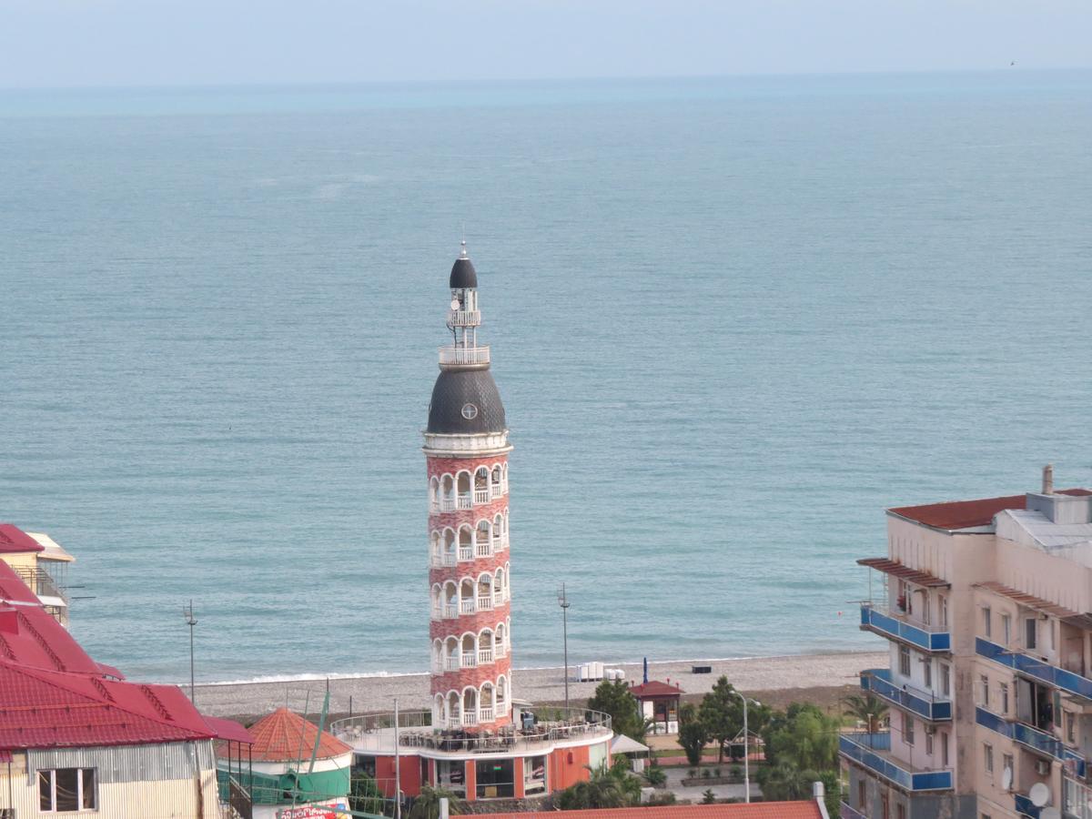 Real Palace 18 Pirosmani Apartment Batumi Bagian luar foto