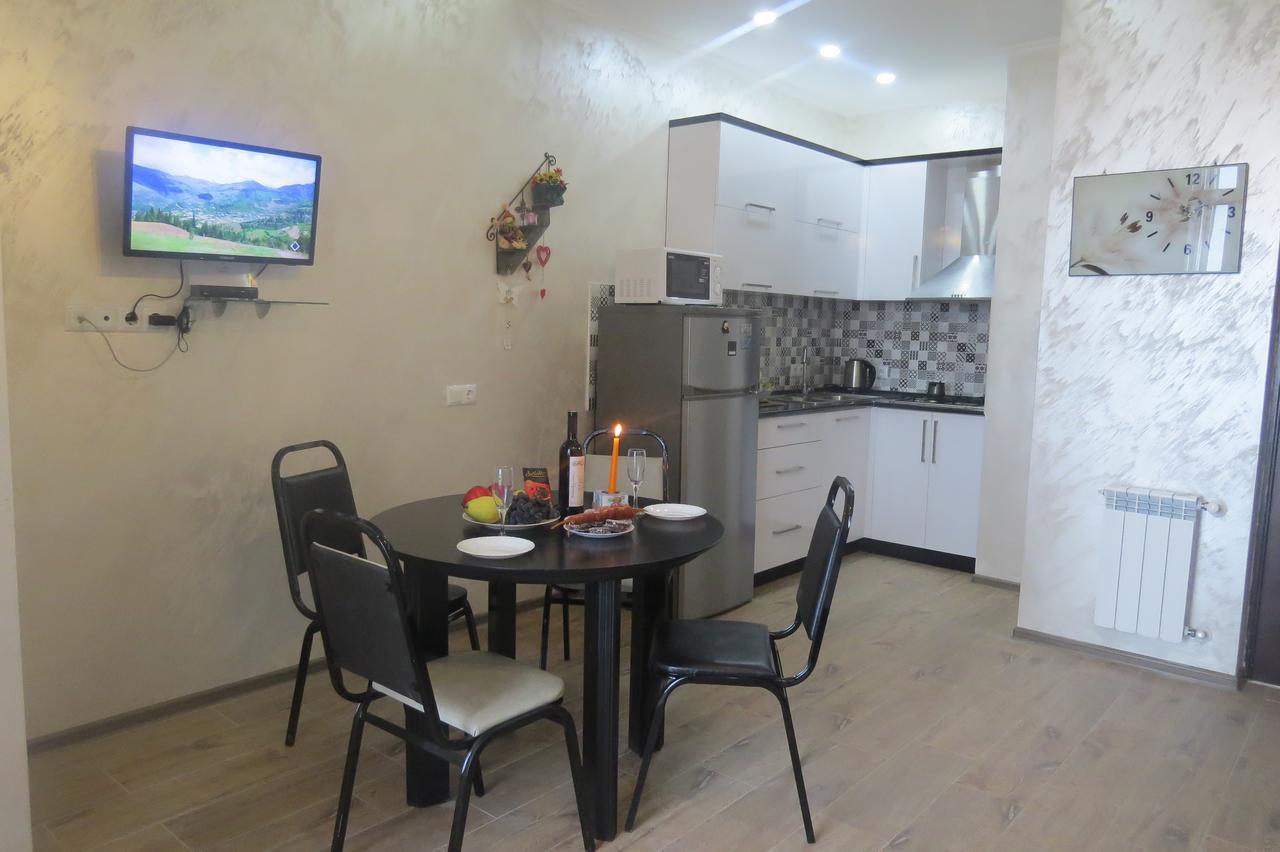 Real Palace 18 Pirosmani Apartment Batumi Bagian luar foto