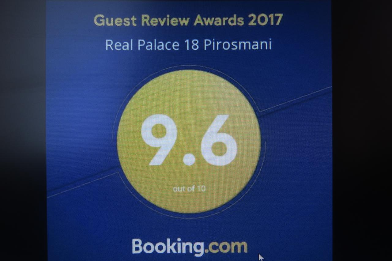 Real Palace 18 Pirosmani Apartment Batumi Bagian luar foto